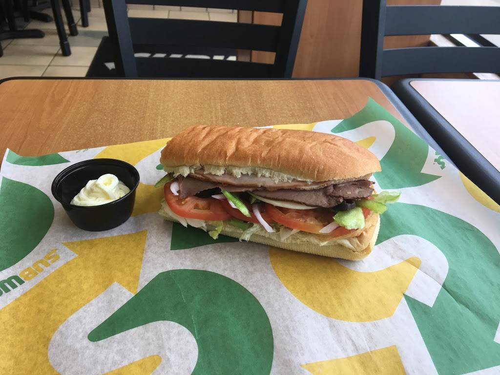 Subway | restaurant | 7672 N Canton Center Rd, Canton, MI 48187, USA | 7342075081 OR +1 734-207-5081