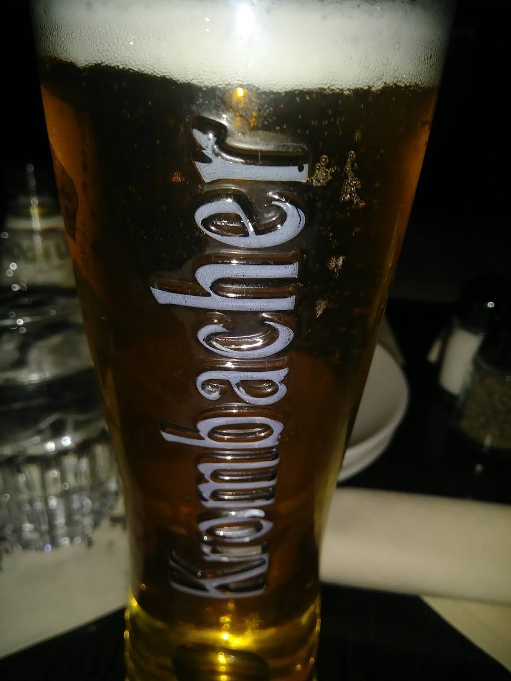 Grace & Leavitt Tavern | restaurant | 2157 W Grace St, Chicago, IL 60618, USA | 7734721138 OR +1 773-472-1138