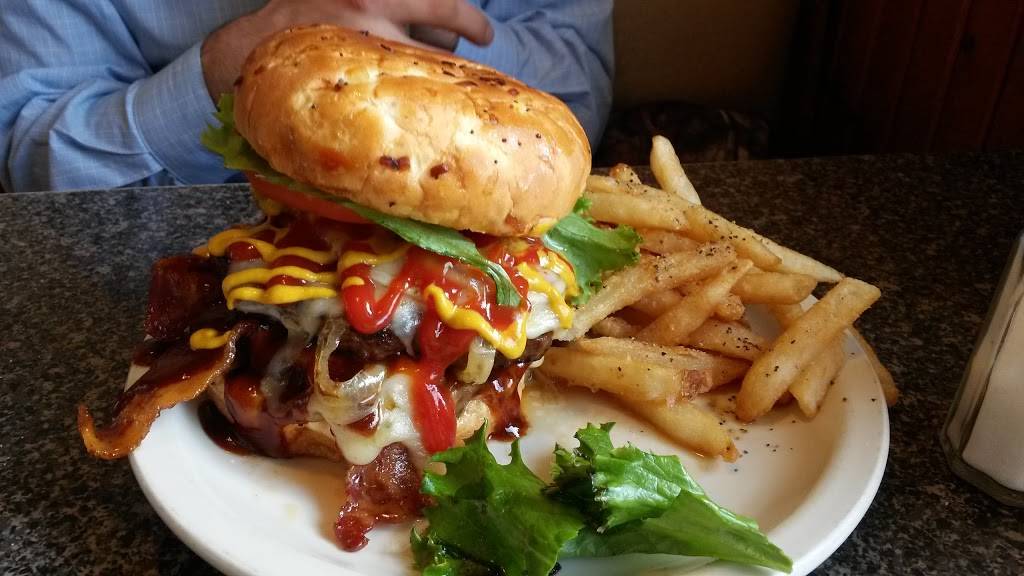 Holidays Restaurant | restaurant | 2080 W Stadium Blvd, Ann Arbor, MI 48103, USA | 7346681292 OR +1 734-668-1292