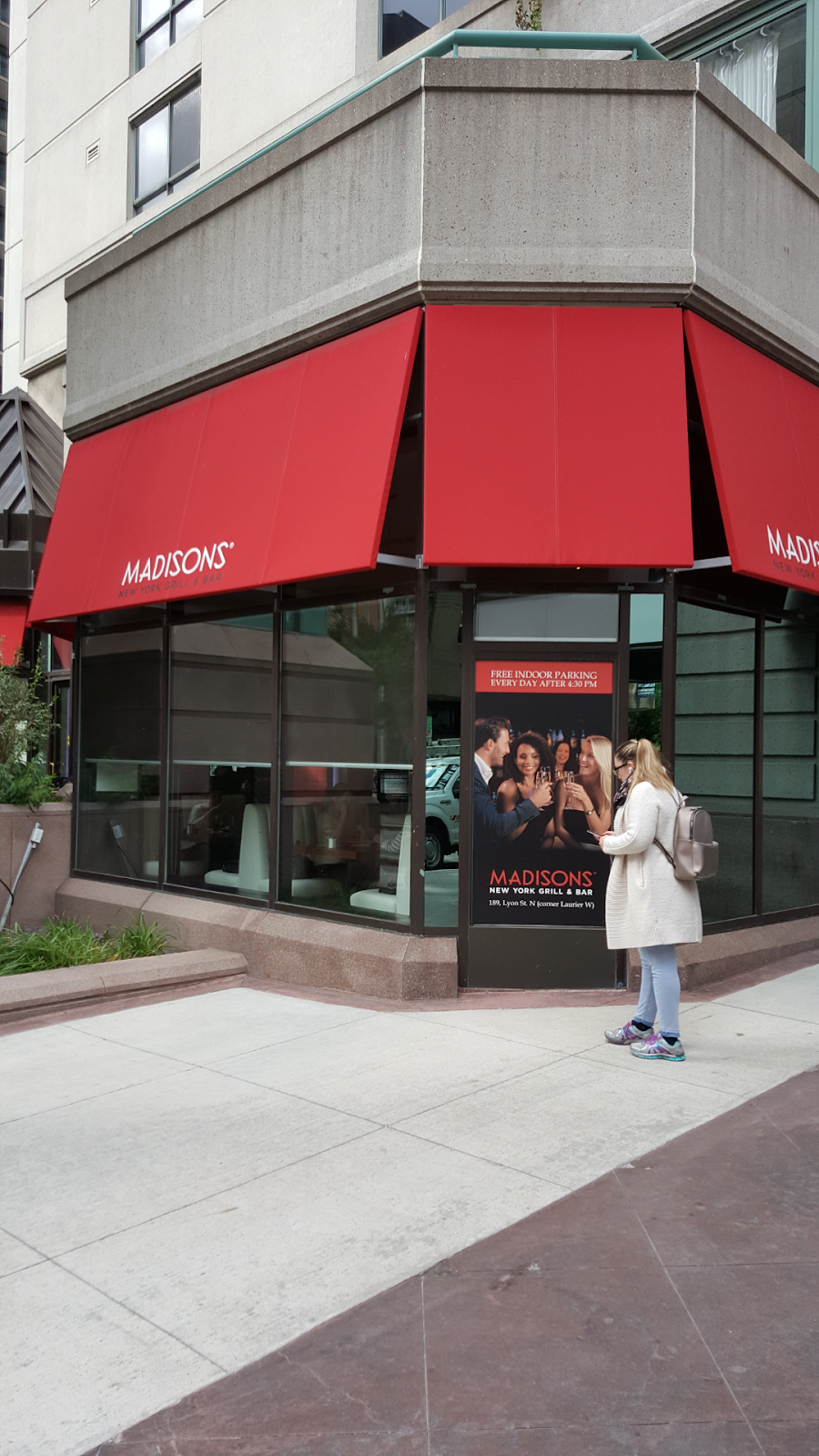 Madisons Restaurant & Bar | restaurant | 189 Lyon St N, Ottawa, ON K1R 5C1, Canada | 6136956262 OR +1 613-695-6262