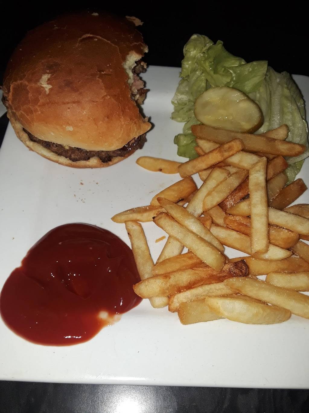 US 12 Bar And Grill | restaurant | 34824 W Michigan Ave, Wayne, MI 48184, USA | 7347223170 OR +1 734-722-3170