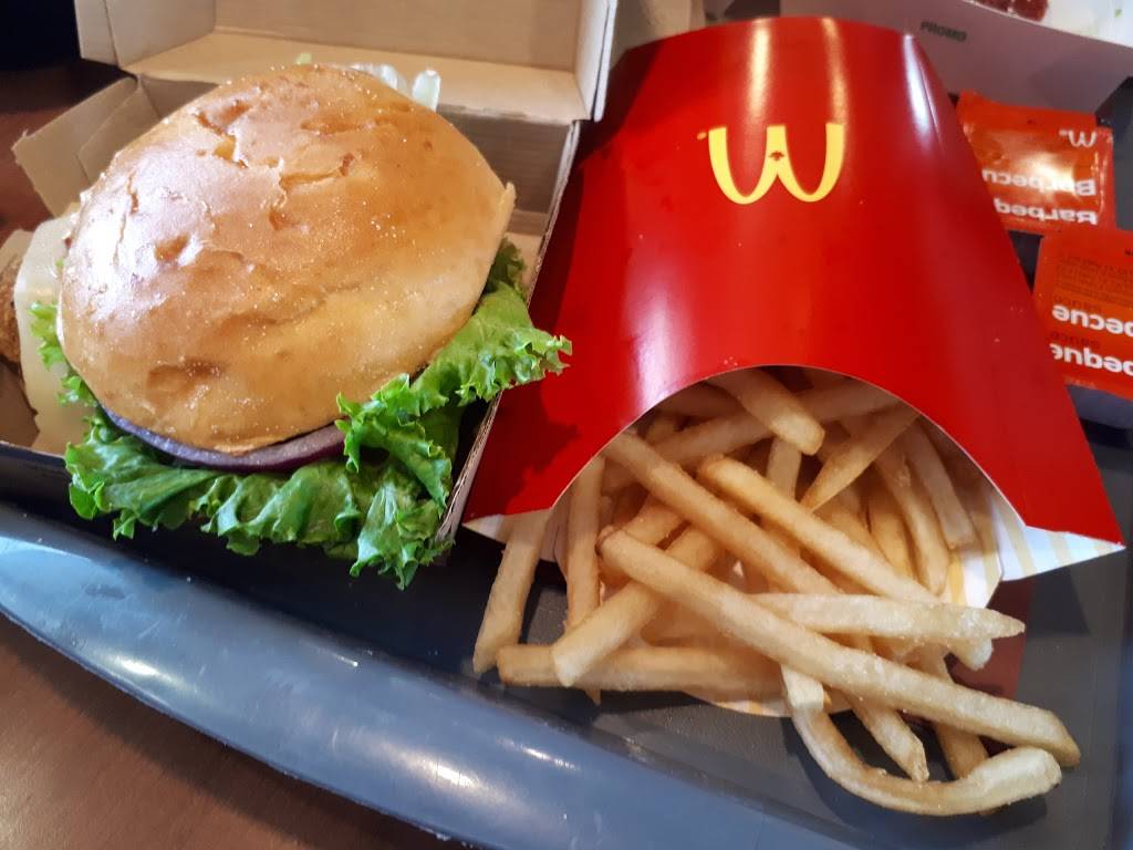 McDonalds | cafe | 666 Fairway Rd S, Kitchener, ON N2C 1X3, Canada | 5198940720 OR +1 519-894-0720