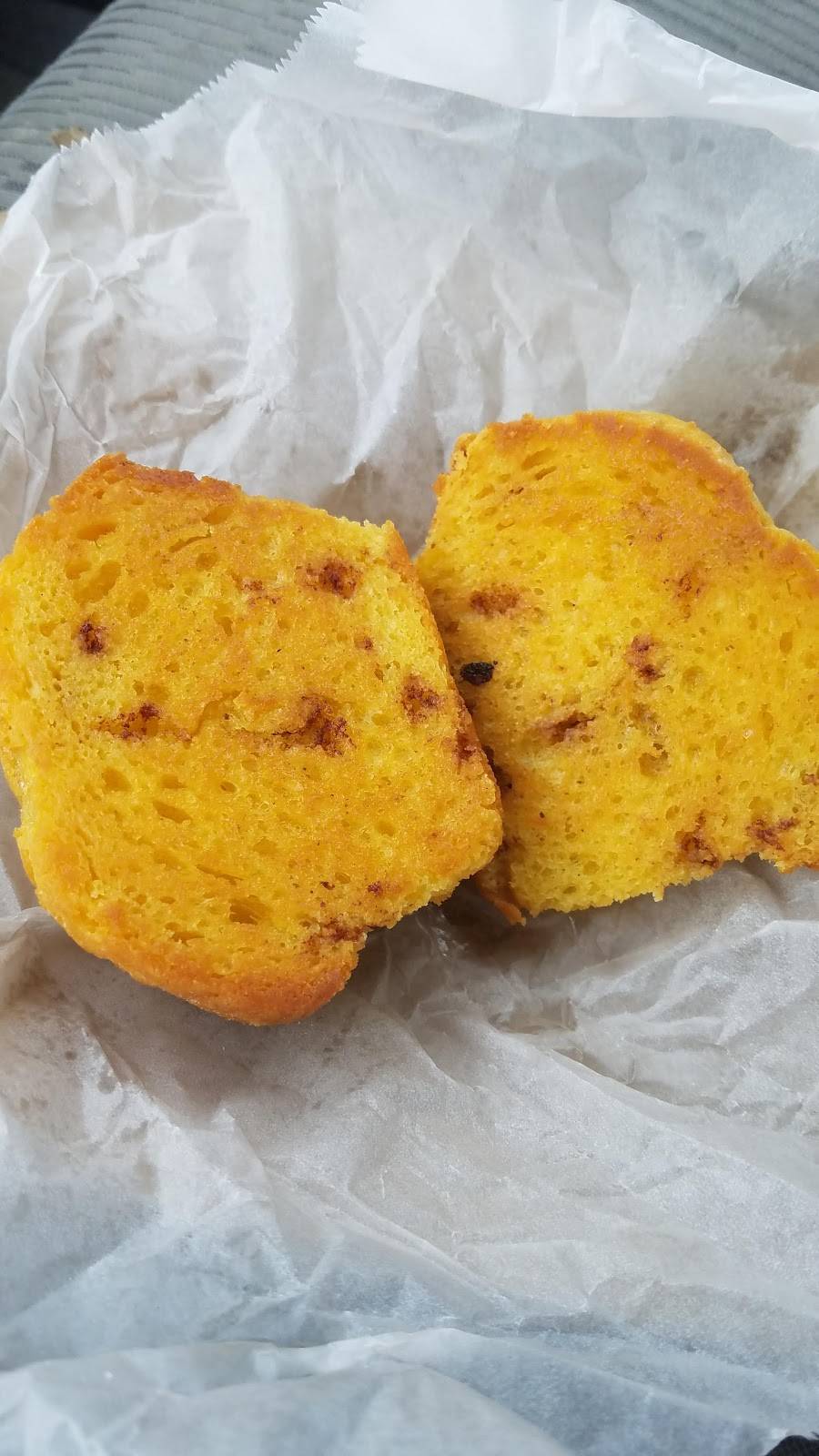 Bobs Muffin Shop | restaurant | 17 Union St, Weymouth, MA 02190, USA | 7813375028 OR +1 781-337-5028