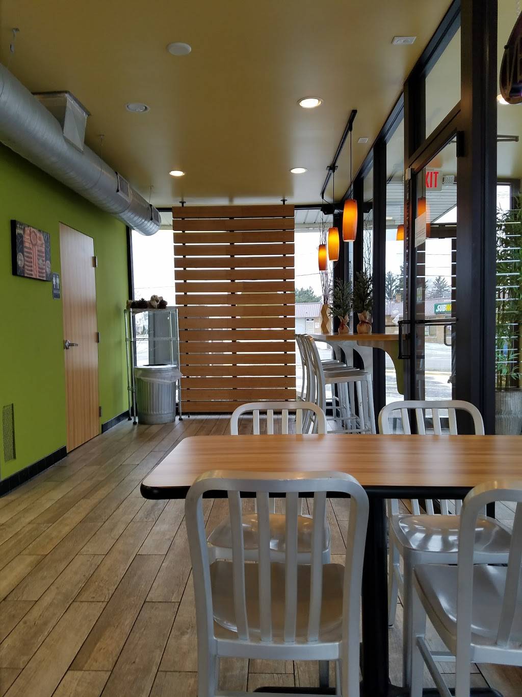 Mr. Chicken | restaurant | 5451 Pearl Rd, Parma, OH 44129, USA | 4408862880 OR +1 440-886-2880