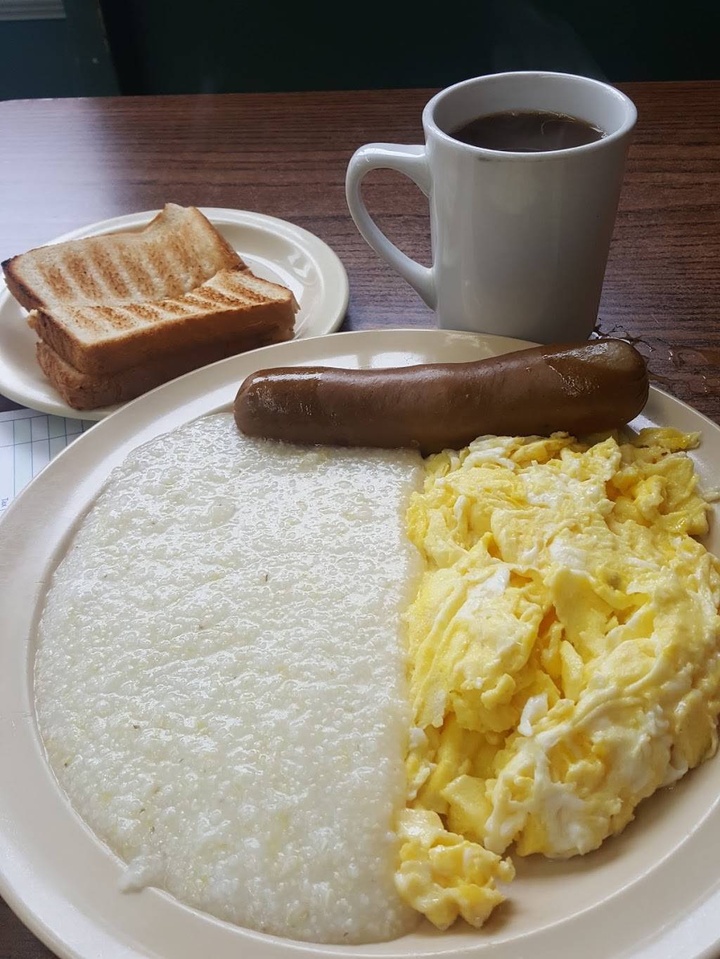 Sharons Country Diner | restaurant | 103 W Main St, Clinton, NC 28328, USA | 9105925086 OR +1 910-592-5086