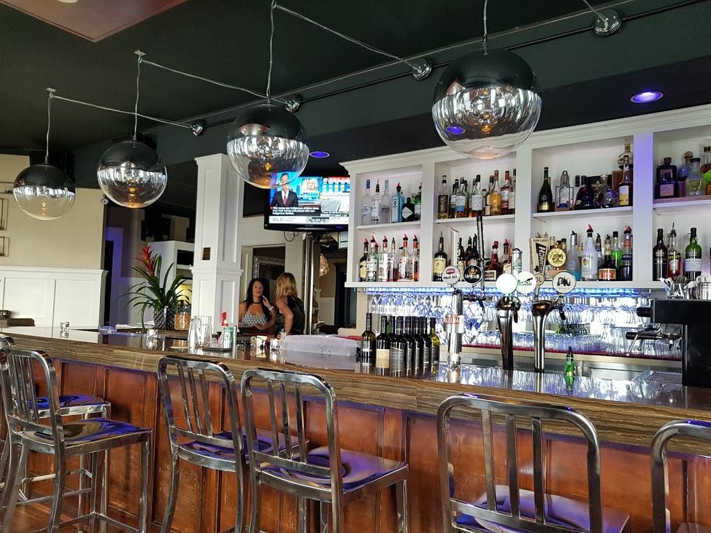 Michael & Marions | restaurant | 89 Bayfield St, Barrie, ON L4M 3A7, Canada | 7057211188 OR +1 705-721-1188