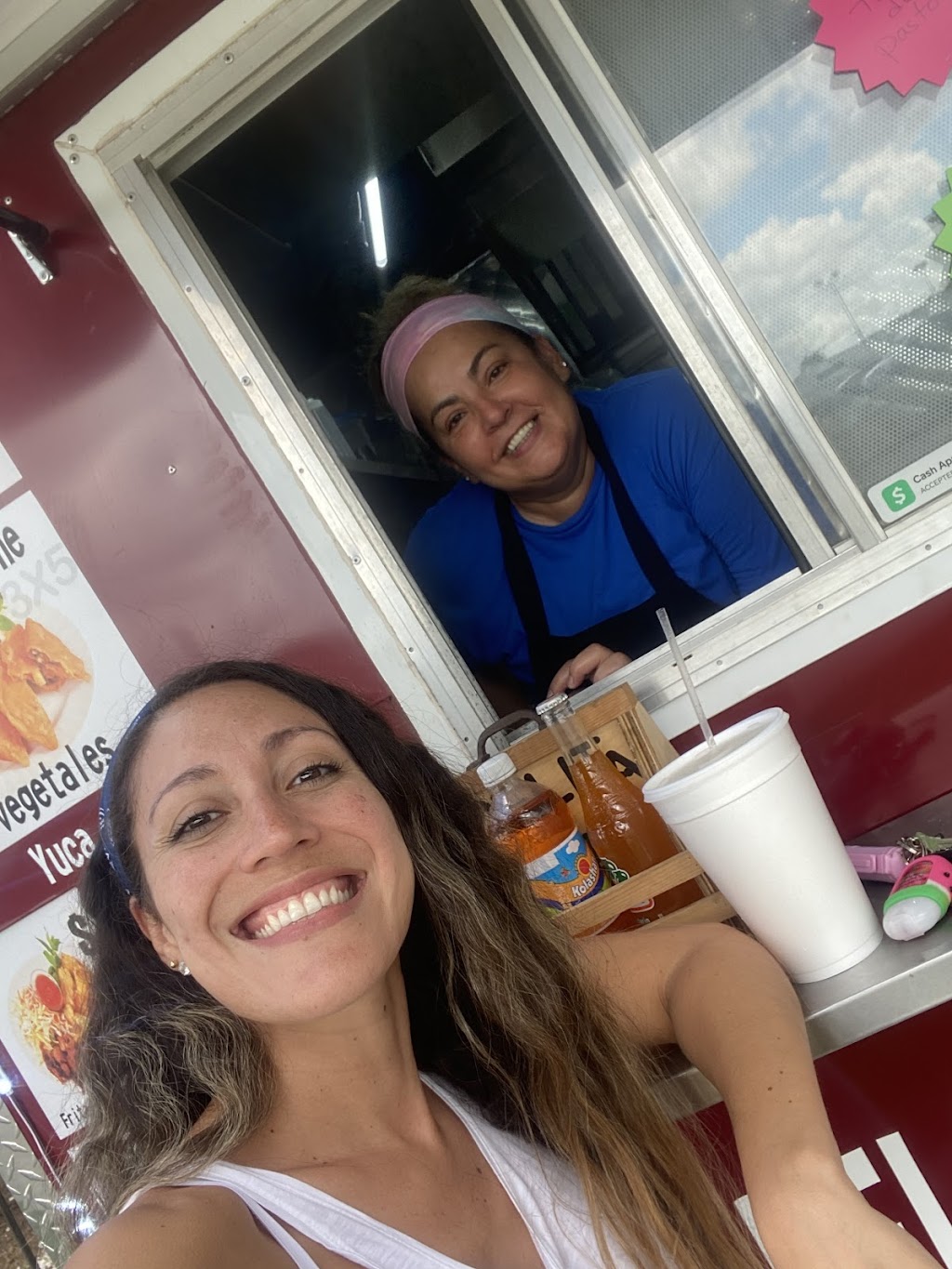 Adelita Pupuseria y Mas (Food Truck) | restaurant | 6715 Gulf Fwy, Houston, TX 77087, USA | 7139725354 OR +1 713-972-5354