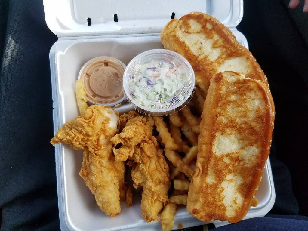 Raising Canes Chicken Fingers | meal takeaway | 7221 Tylersville Rd, West Chester Township, OH 45069, USA | 5132856877 OR +1 513-285-6877
