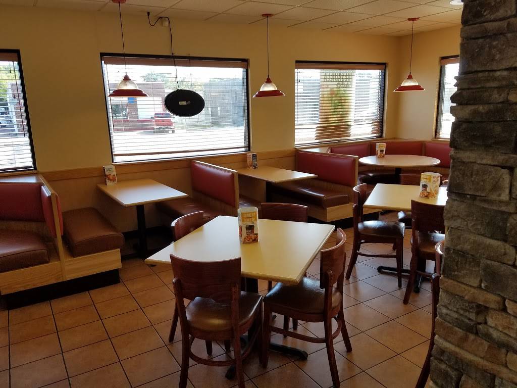 Taco Johns | restaurant | 901 E Blue Earth Ave, Fairmont, MN 56031, USA | 5072382322 OR +1 507-238-2322