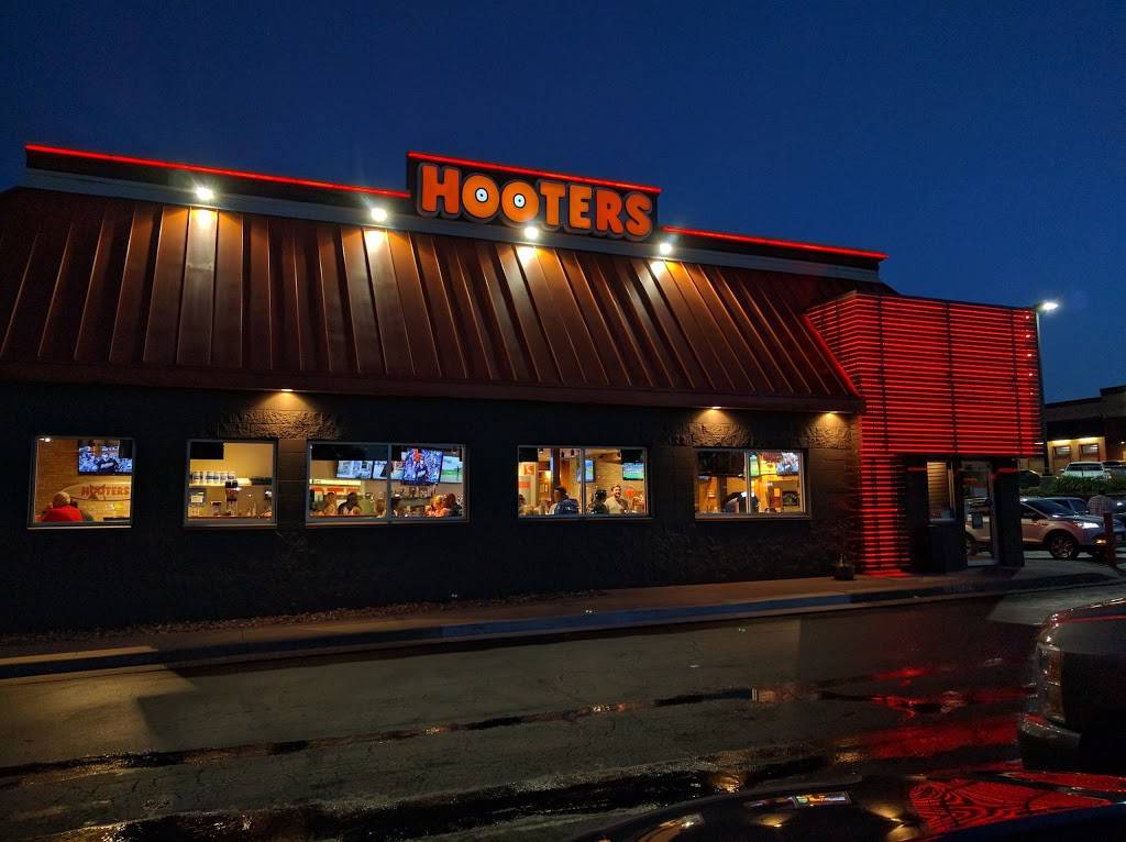 Hooters | meal takeaway | 6411 NW Barry Rd N, Kansas City, MO 64154, USA | 8165848900 OR +1 816-584-8900