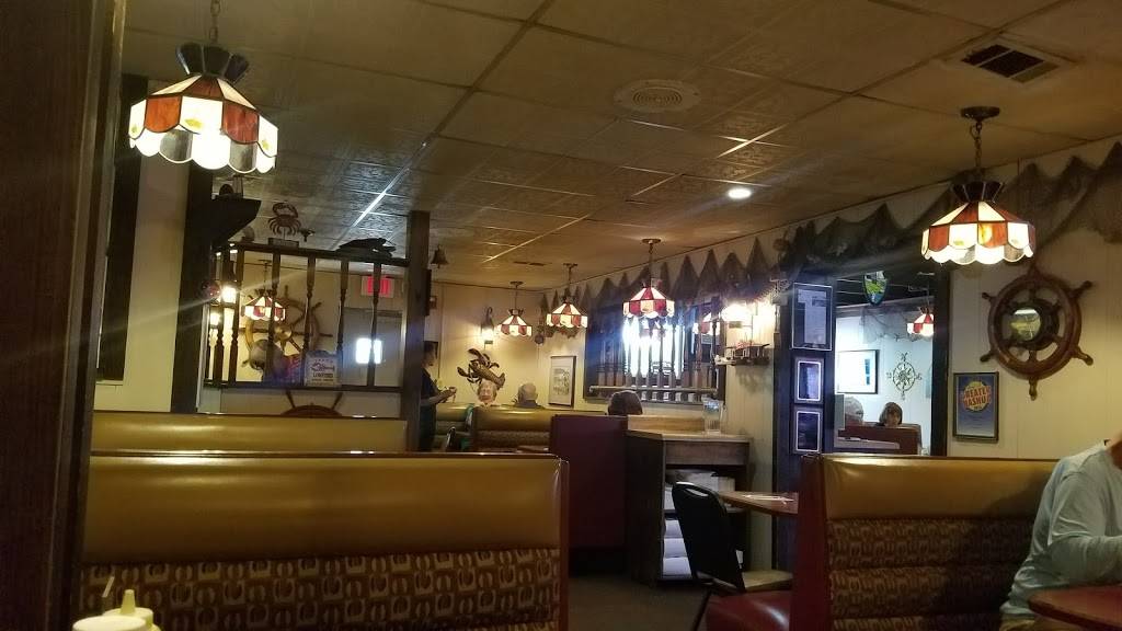 Lobster Boat Restaurant | restaurant | 453 Daniel Webster Hwy, Merrimack, NH 03054, USA | 6034245221 OR +1 603-424-5221