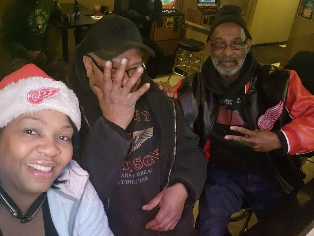 Vickies Bar & Grill | restaurant | 19205 Schoolcraft, Detroit, MI 48223, USA | 3132728997 OR +1 313-272-8997