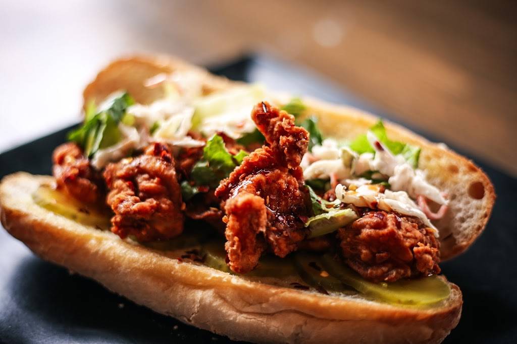 Hull and Highwater | restaurant | 324 E Main St, New Albany, IN 47150, USA | 8125902249 OR +1 812-590-2249