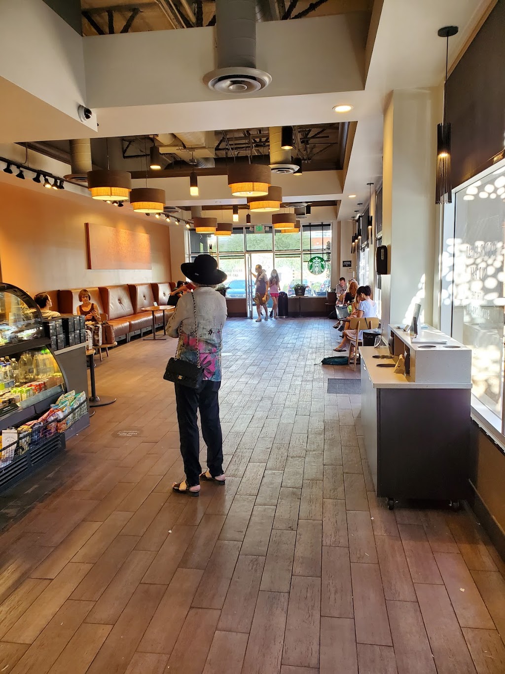 Starbucks | cafe | 15054 N Scottsdale Rd #100, Scottsdale, AZ 85254, USA | 4804433306 OR +1 480-443-3306