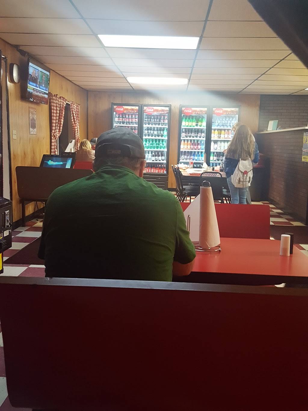 Ginos of Oceana | restaurant | Cook Pkwy, Kopperston, WV 24854, USA | 3046828241 OR +1 304-682-8241