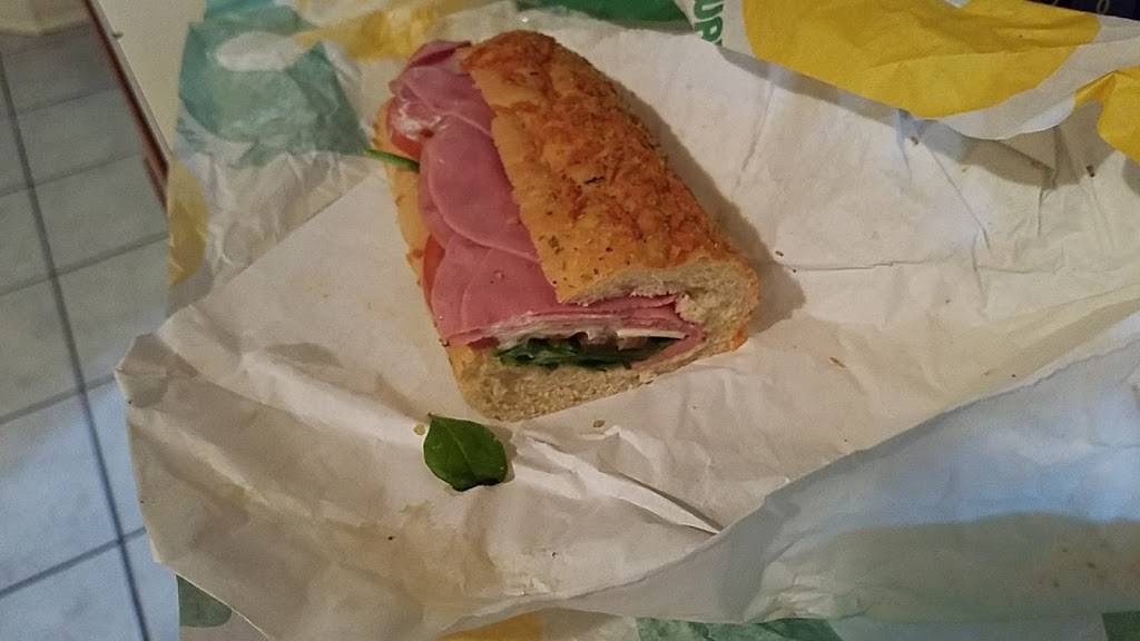 Subway Restaurants | restaurant | 12611 Woodforest Blvd, Houston, TX 77015, USA | 7134555556 OR +1 713-455-5556