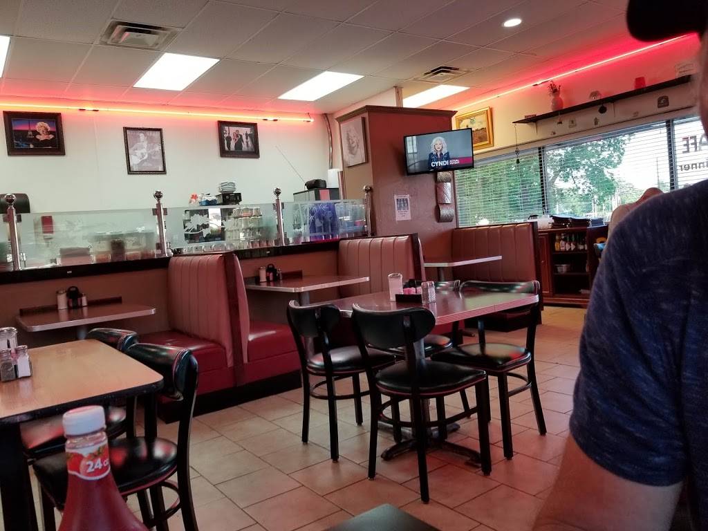 Corner Cafe | restaurant | 530 W Main St, Collinsville, OK 74021, USA | 9185538080 OR +1 918-553-8080