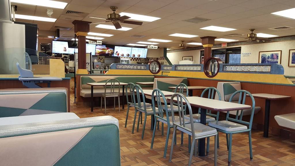 McDonalds | cafe | 515 E Main St, Southbridge, MA 01550, USA | 5087642196 OR +1 508-764-2196