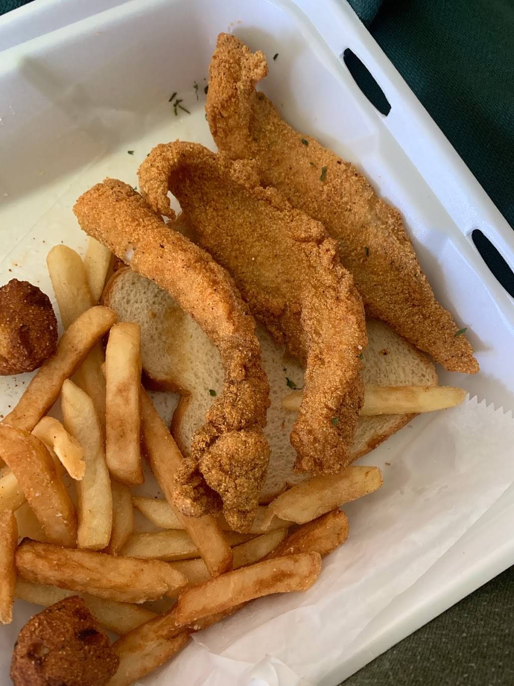 Sea Kings | restaurant | 5523 E 38th St, Indianapolis, IN 46218, USA | 3173841737 OR +1 317-384-1737