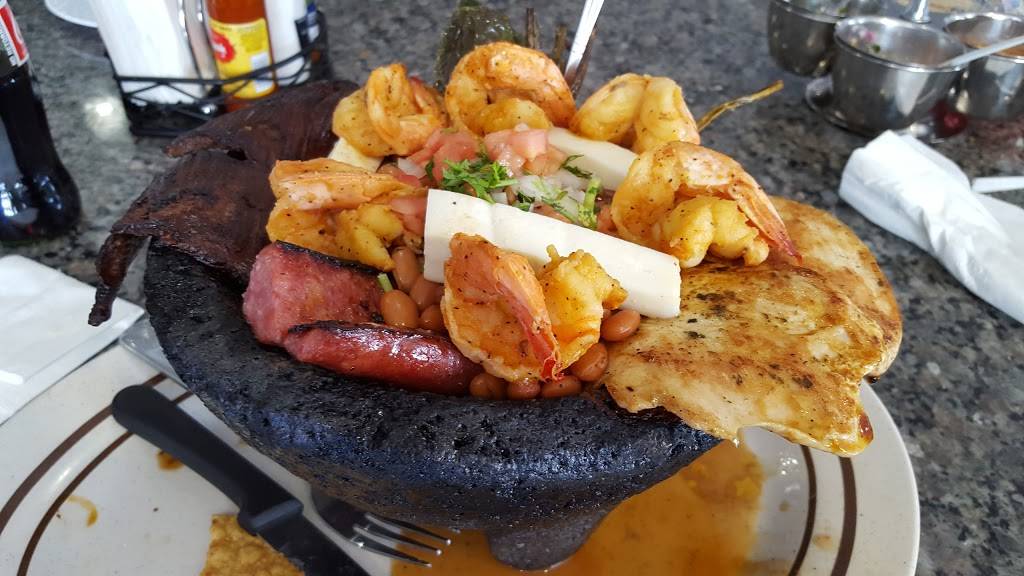 Islas Marias | restaurant | 938 E Chicago St, Elgin, IL 60120, USA | 8475318240 OR +1 847-531-8240