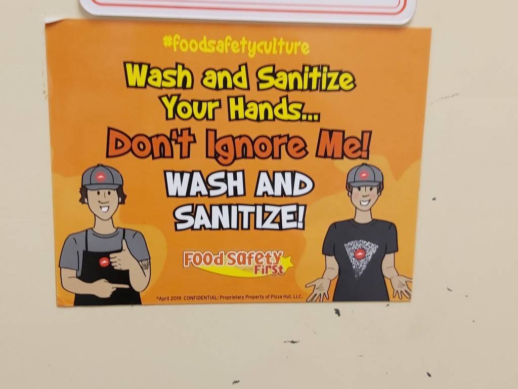 Pizza Hut | meal takeaway | 10639 E Briarwood Ave space b1, Centennial, CO 80112, USA | 3037996566 OR +1 303-799-6566