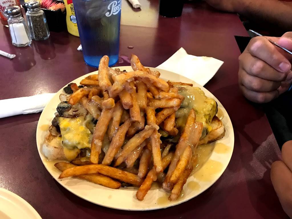 Maxines Chicken & Waffles | restaurant | 132 N East St, Indianapolis, IN 46204, USA | 3174233300 OR +1 317-423-3300