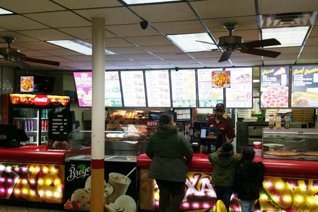 Texas Chicken and Burgers | restaurant | 2104 Crotona Pkwy, Bronx, NY 10460, USA | 7185632668 OR +1 718-563-2668