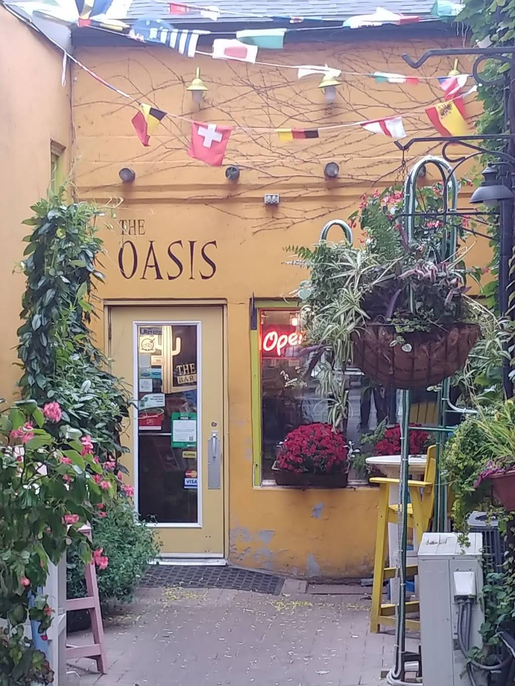 Crabby Carols | restaurant | 31 King St E, Cobourg, ON K9A 3P8, Canada | 9053726634 OR +1 905-372-6634