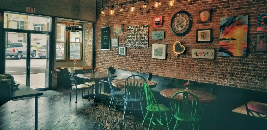 2nd Street Bistro & Bakery | bakery | 111 S 2nd St, Boonville, IN 47601, USA | 8125738887 OR +1 812-573-8887