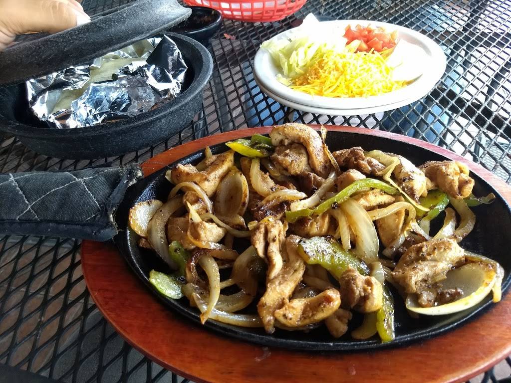 Alvarez Mexican Restaurant | restaurant | 1431 8th Ave W, Palmetto, FL 34221, USA | 9417292232 OR +1 941-729-2232