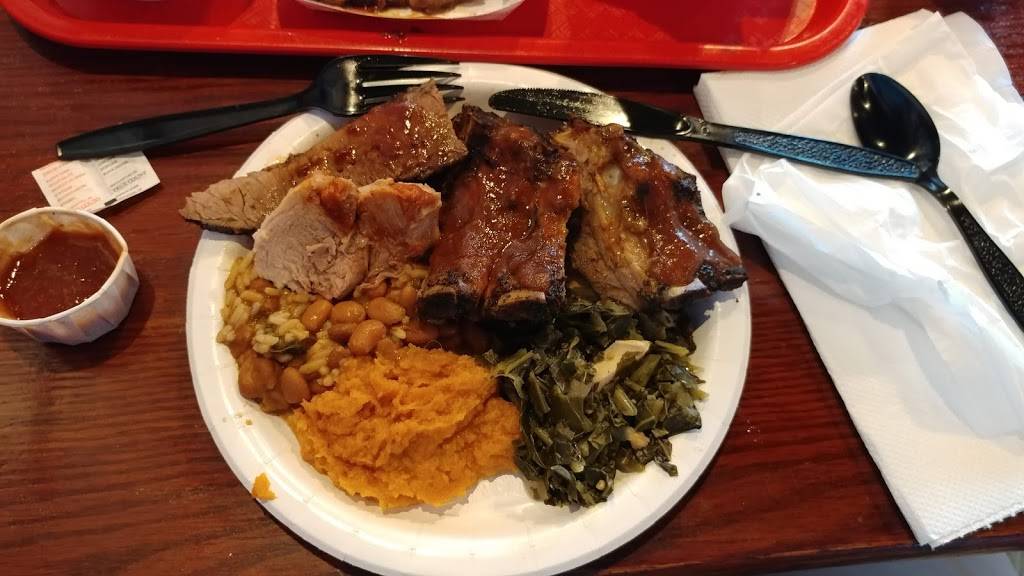 Chesters Barbecue | restaurant | 943 Poquonnock Rd, Groton, CT 06340, USA | 8604496868 OR +1 860-449-6868