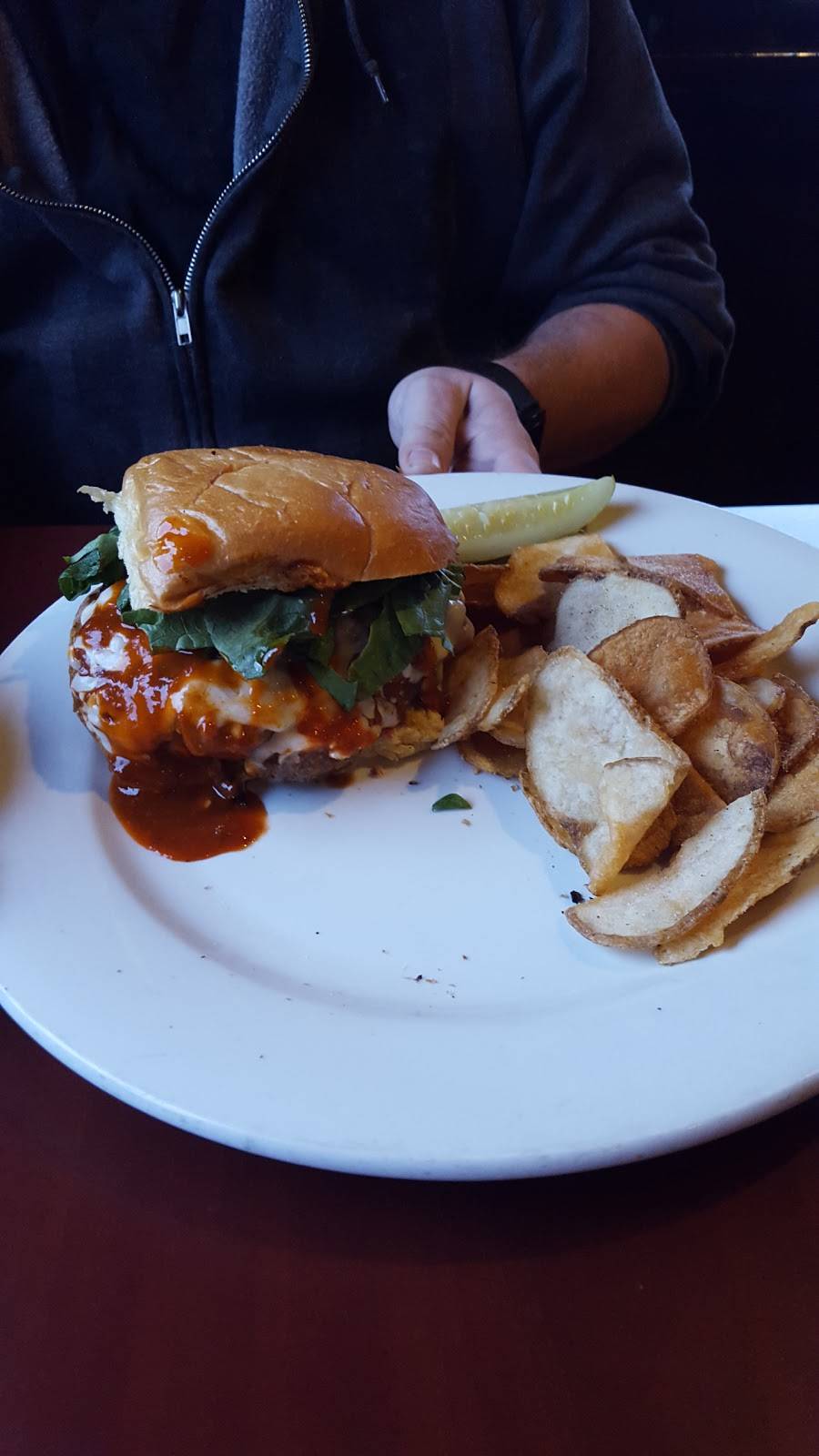 Station Grille | restaurant | 1201 Commerce St, Wellsburg, WV 26070, USA | 3047370730 OR +1 304-737-0730