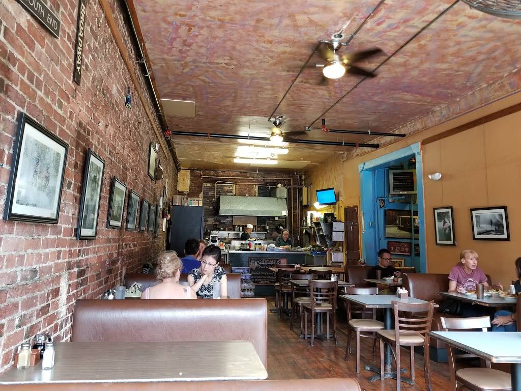 Brookline Lunch | restaurant | 9 Brookline St, Cambridge, MA 02139, USA | 6173542983 OR +1 617-354-2983