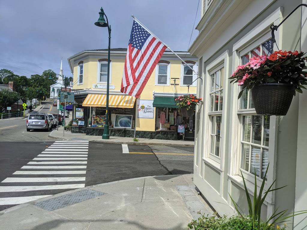 Young Buns Doughnuts | restaurant | 46 W Main St, Mystic, CT 06355, USA | 8604158372 OR +1 860-415-8372