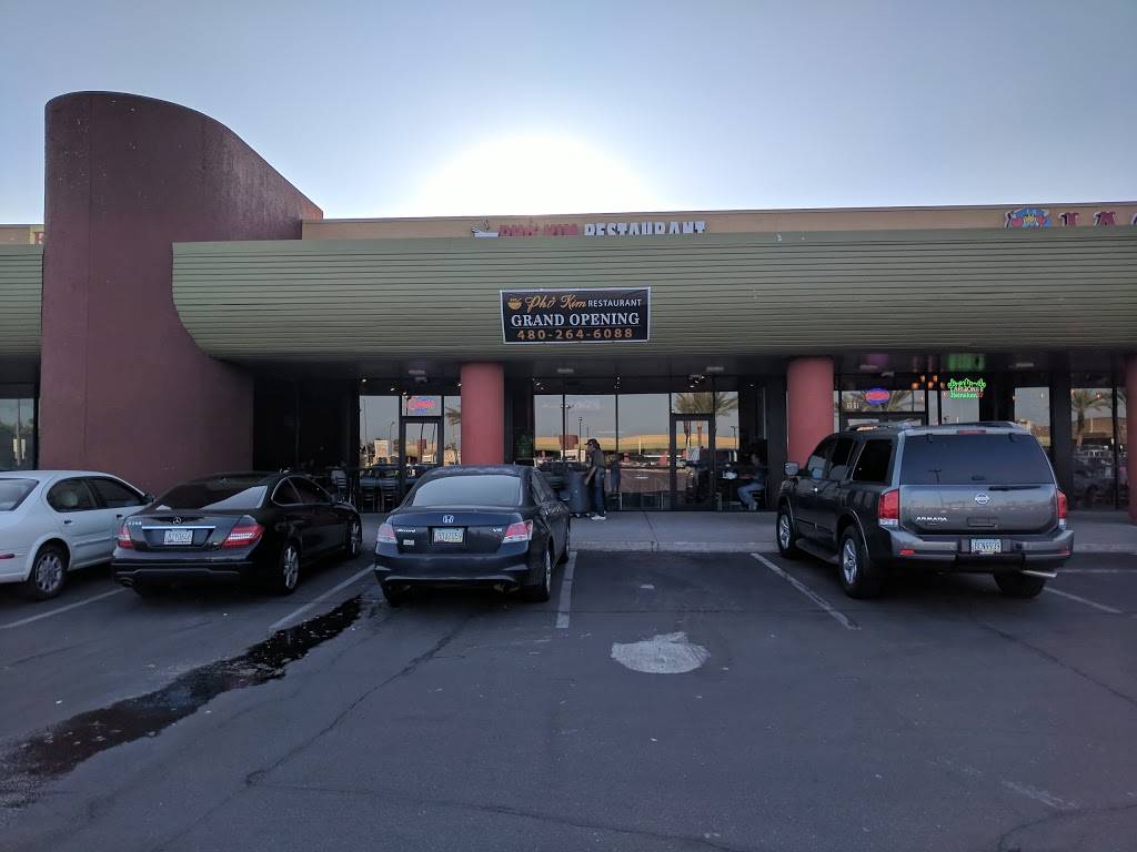 Pho Kim | restaurant | 1948 W Broadway Rd, Mesa, AZ 85202, USA | 4802646088 OR +1 480-264-6088