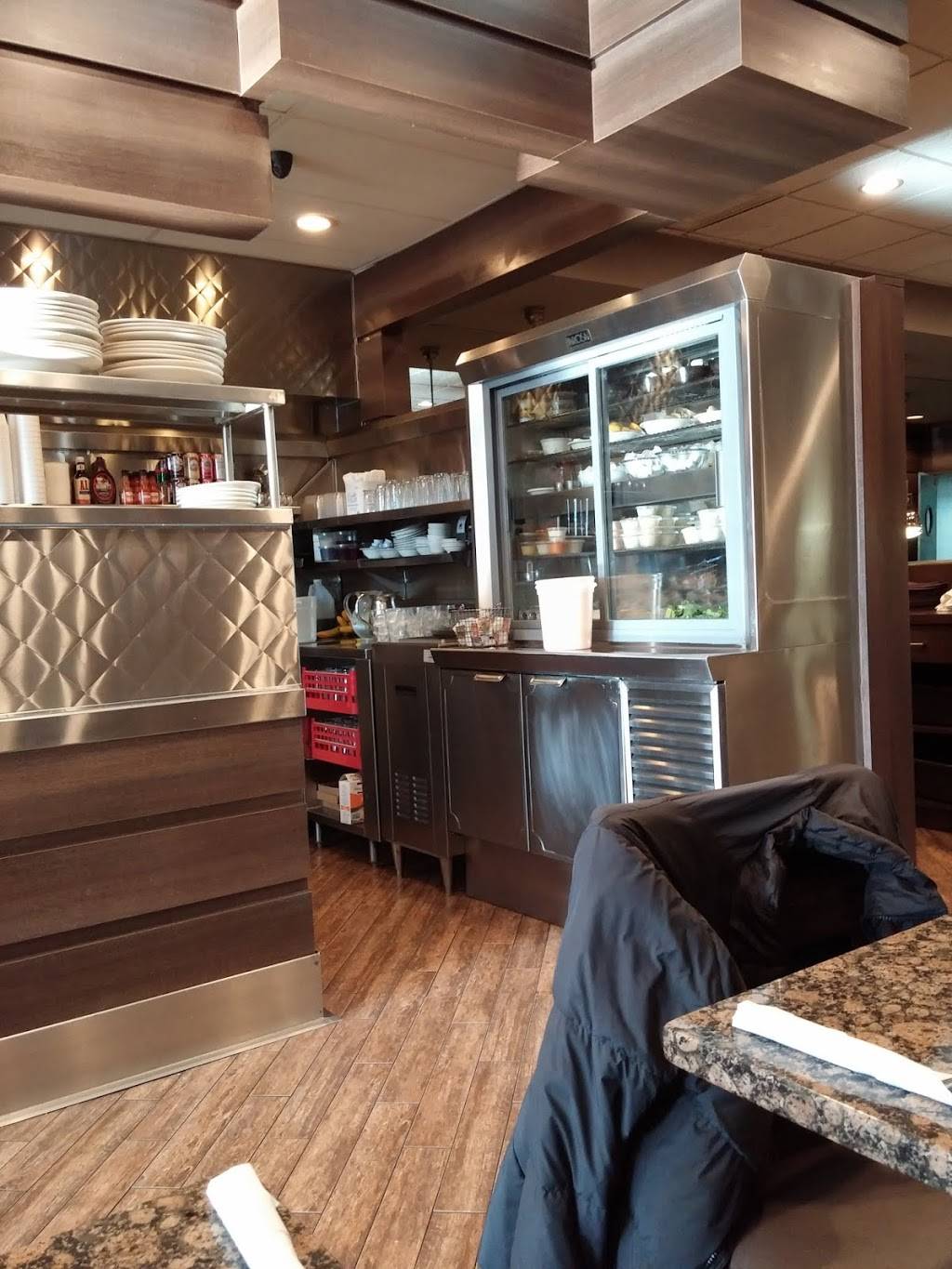 Embers Deli | restaurant | 3598 W Maple Rd, Bloomfield Hills, MI 48301, USA | 2486451033 OR +1 248-645-1033