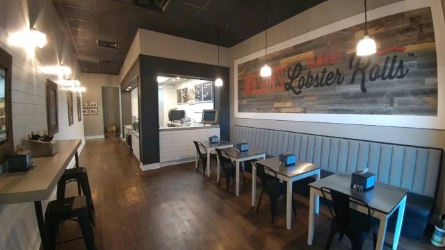 Masons Famous Lobster Rolls | restaurant | 156 National Plaza, Oxon Hill, MD 20745, USA | 3012987850 OR +1 301-298-7850