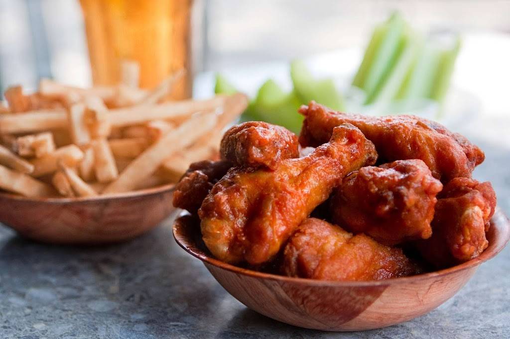 Duffs Famous Wings | restaurant | 2425 W Henrietta Rd, Rochester, NY 14623, USA | 5854917272 OR +1 585-491-7272