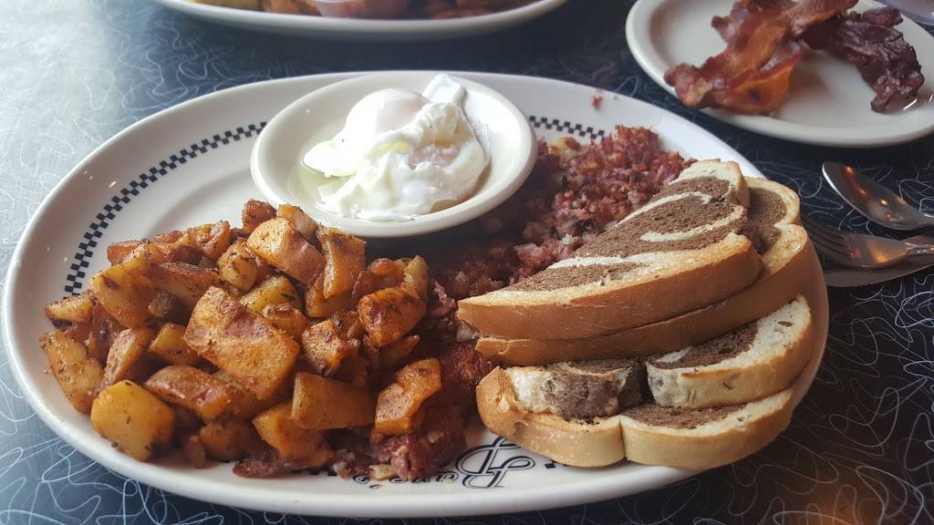 Daves Diner | restaurant | 390 W Grove St, Middleborough, MA 02346, USA | 5089234755 OR +1 508-923-4755