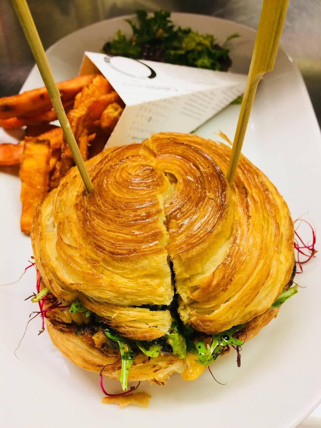 Cafe Longet | restaurant | 239 Miami Ave W, Venice, FL 34285, USA | 9412442643 OR +1 941-244-2643