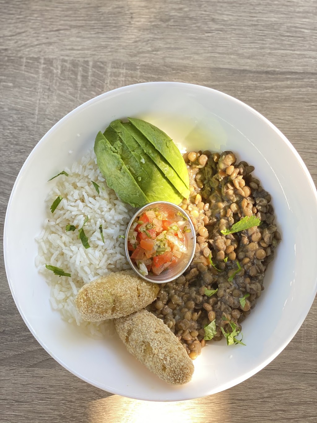 DLITE Bistro & Bakery | restaurant | 180 Crandon Blvd #101, Key Biscayne, FL 33149, USA | 3058829284 OR +1 305-882-9284