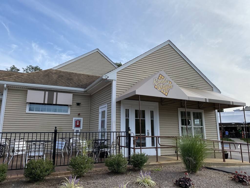 Ronnie Waffles | restaurant | 1400 Pleasant St, Bridgewater, MA 02324, USA | 5088074642 OR +1 508-807-4642