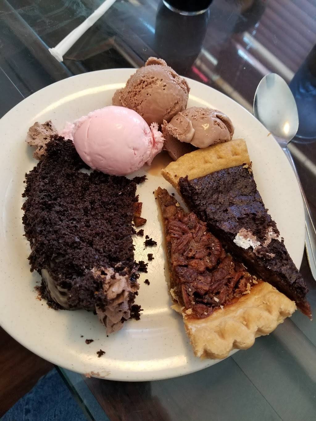 Kings Buffet | restaurant | 1406 N Jackson St # 400, Tullahoma, TN 37388, USA | 9314558853 OR +1 931-455-8853