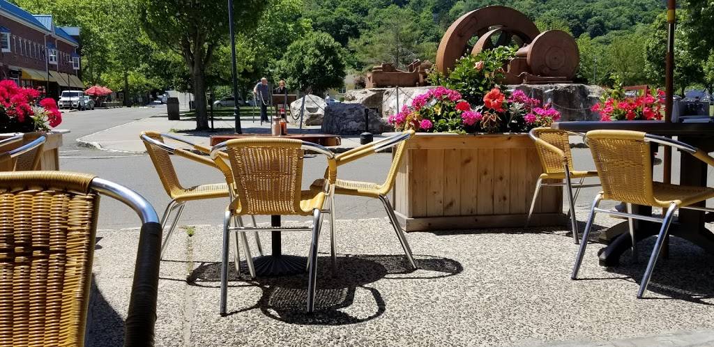 Rivertown Taphouse | restaurant | 5 Roundhouse Rd, Piermont, NY 10968, USA | 8458482923 OR +1 845-848-2923