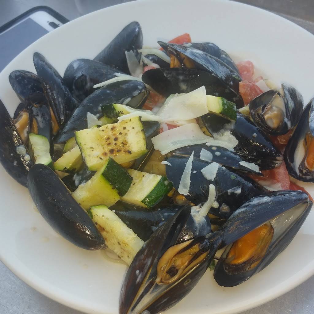 Stonebridge Bar and Grill | restaurant | 5 East Blvd, Onset, MA 02558, USA | 5082912229 OR +1 508-291-2229