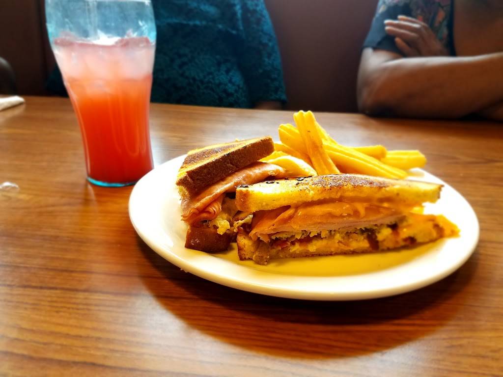 Dennys | restaurant | 13165 Main St, Hesperia, CA 92345, USA | 7609477180 OR +1 760-947-7180