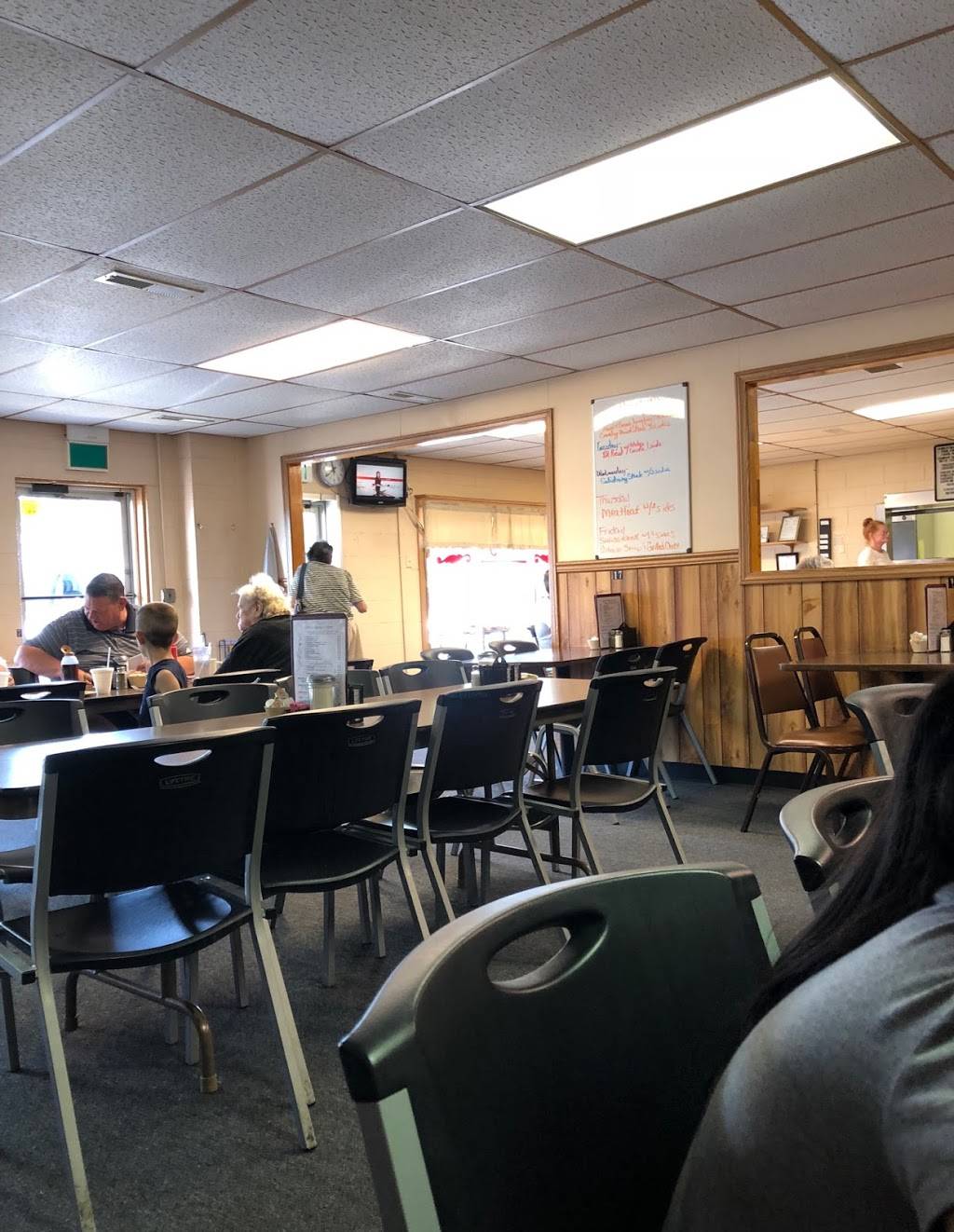 Dave & Bettys Diner | restaurant | 4801 Southeastern Ave, Indianapolis, IN 46203, USA | 3173530569 OR +1 317-353-0569