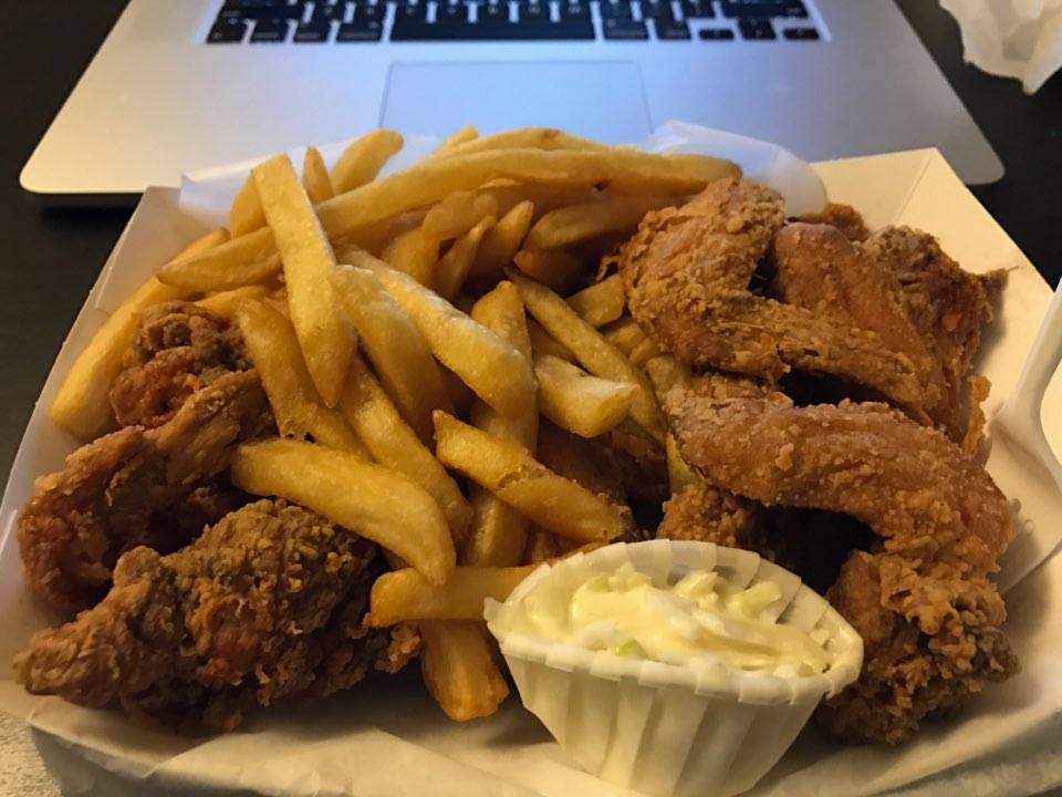 Harolds Chicken Shack | restaurant | 2132 Michigan Avenue, Chicago, IL 60616, USA | 3123265575 OR +1 312-326-5575