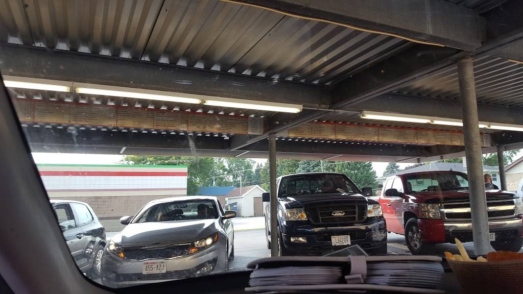 Chesters Drive-In | restaurant | 1504 Eastern Ave, Plymouth, WI 53073, USA | 9208927722 OR +1 920-892-7722