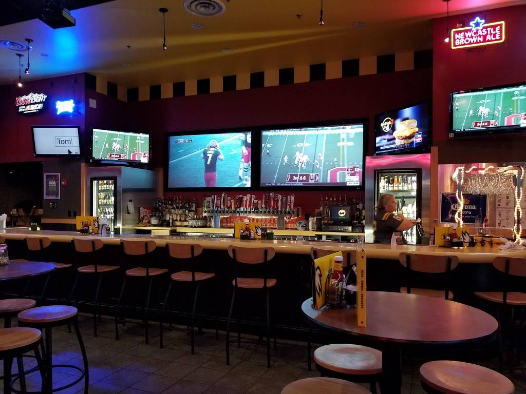 Buffalo Wild Wings | restaurant | 9875 E US Hwy 36, Avon, IN 46123, USA | 3172719464 OR +1 317-271-9464